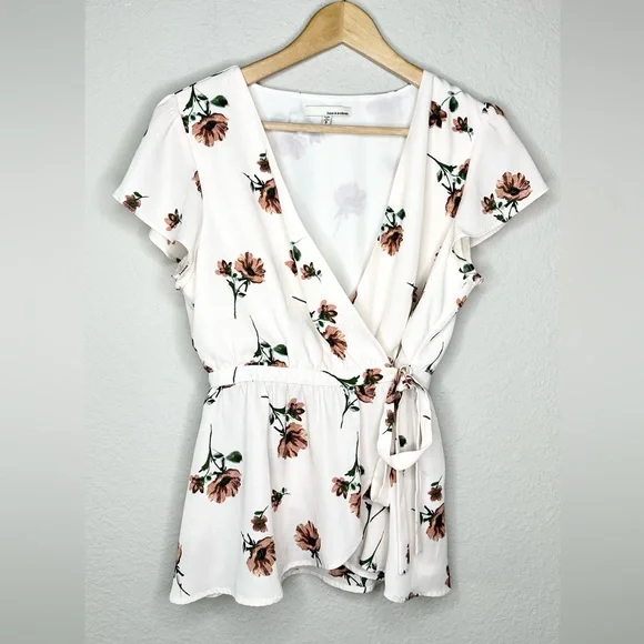 June and Hudson Foral Wrap Top - Picture 4 of 13